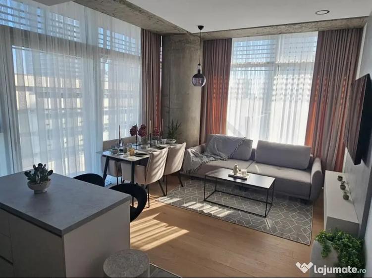 Apartament cu 3 camere semidecomandat în Floreasca