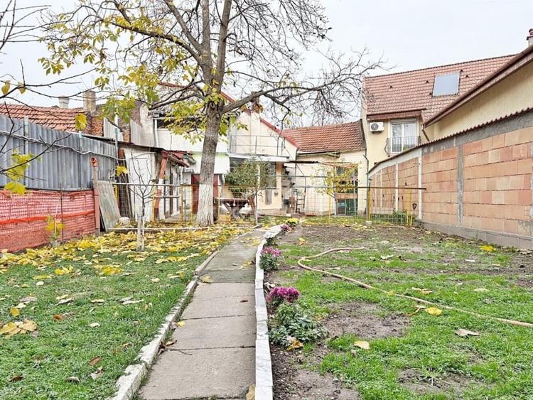 Casă individuală cu 4 camere circular cu Canalizare în Ultracentral