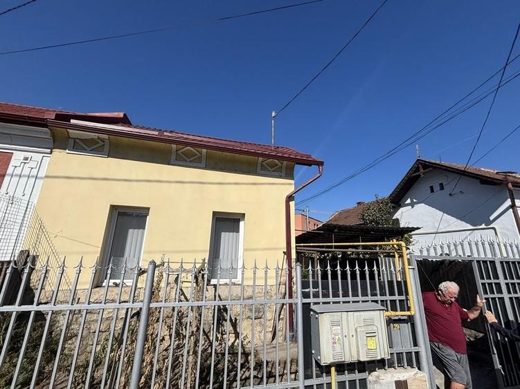 Casă cu 3 camere cu Teren 208 Mp în Central