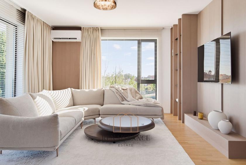 Apartament cu 4 camere decomandat, mobilat în Central