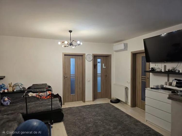 Apartament cu 3 camere semidecomandat, mobilat în Florești