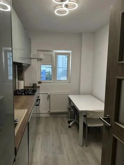 Apartament renovat complet // utilat // decomandat// vedere panoramica - 4