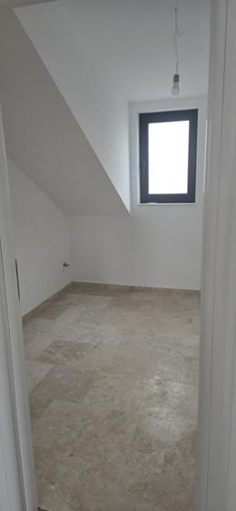 Casă individuală cu 5 camere cu Teren 227 Mp în Central