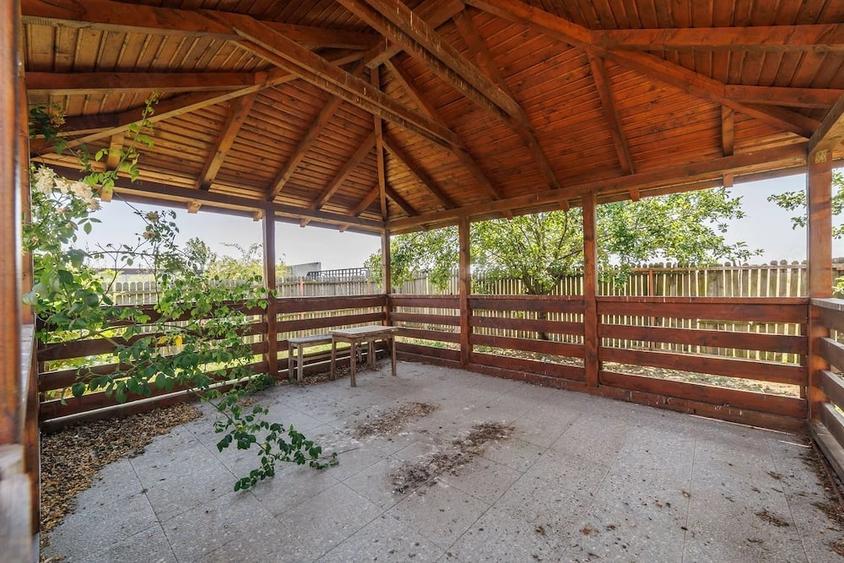 Casă cu 6 camere cu Teren 705 Mp în Central