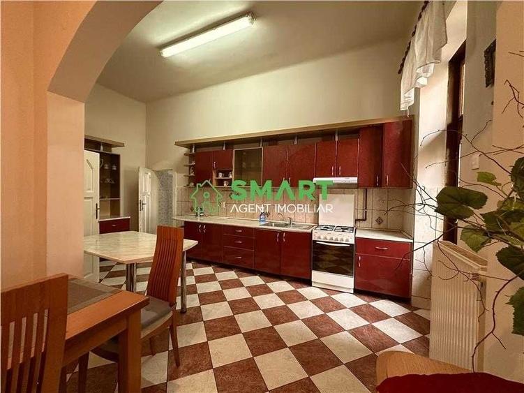 Apartament cu 3 camere semidecomandat în Central