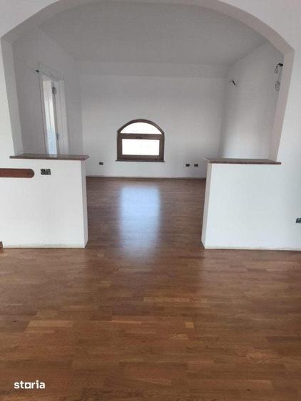 Casă cu 8 camere cu Teren 2500 Mp în Rădăuți