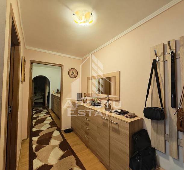 Apartament cu 3 camere decomandat, mobilat în Lipovei