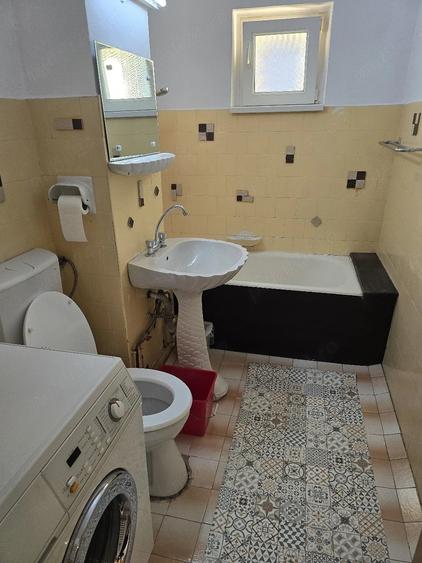 Apartament cu 3 camere decomandat în Medicină