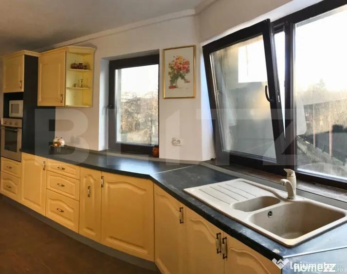 Casă cu 8 camere cu Teren 1038 Mp în Central