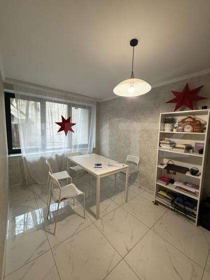 Apartament cu 3 camere decomandat în Central — fotografia 1