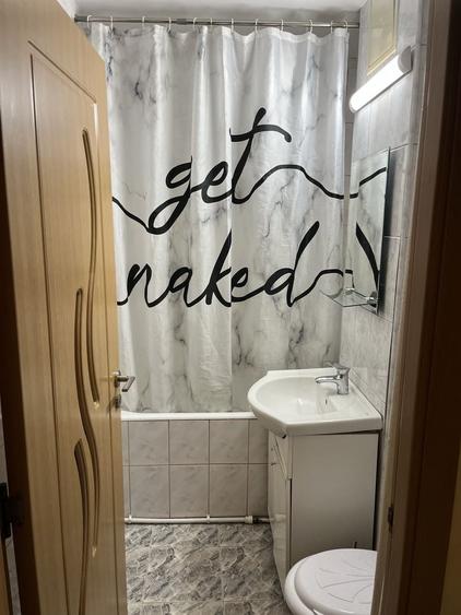 Apartament cu 3 camere semidecomandat în Dacia