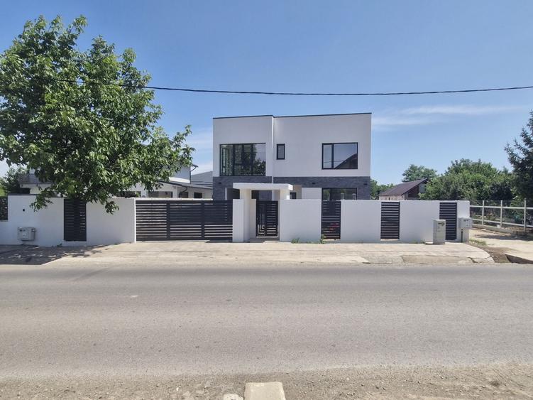 Casă cu 4 camere în Tunari