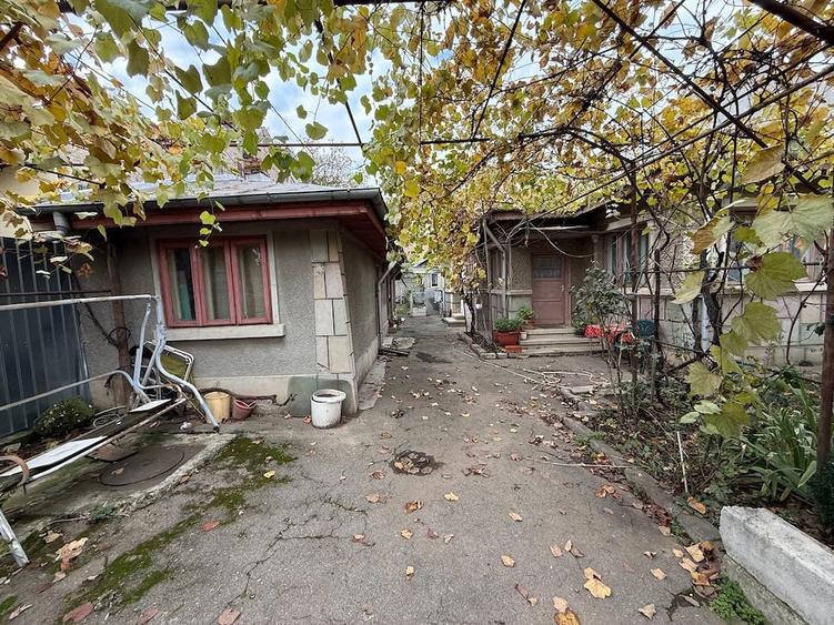 Casă cu Teren 350 Mp în Eroilor