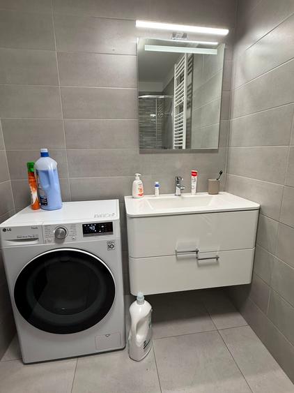Apartament cu 4 camere decomandat în Drumul Taberei