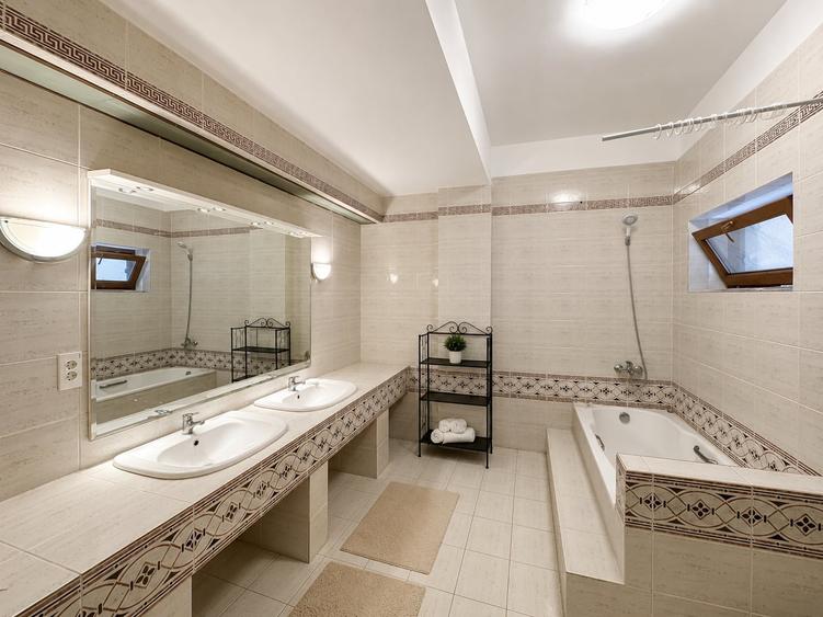 Apartament cu 4 camere decomandat, mobilat în Faleza Nord