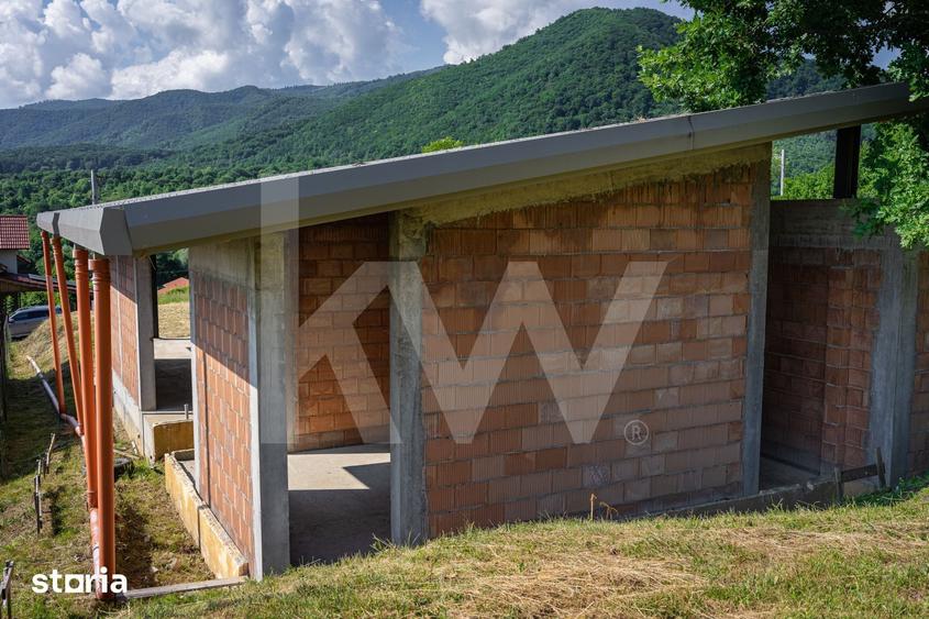 Casă cu 4 camere cu Teren 1200 Mp în Central