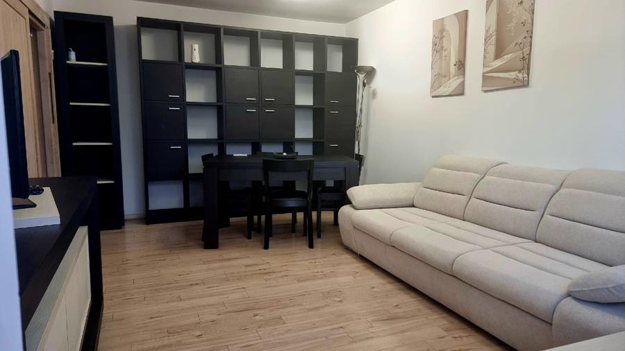 Apartament cu 3 camere decomandat în 1 Mai