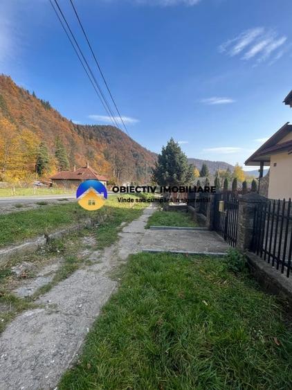 Casă individuală cu 6 camere cu Teren 878 Mp în Tarcău