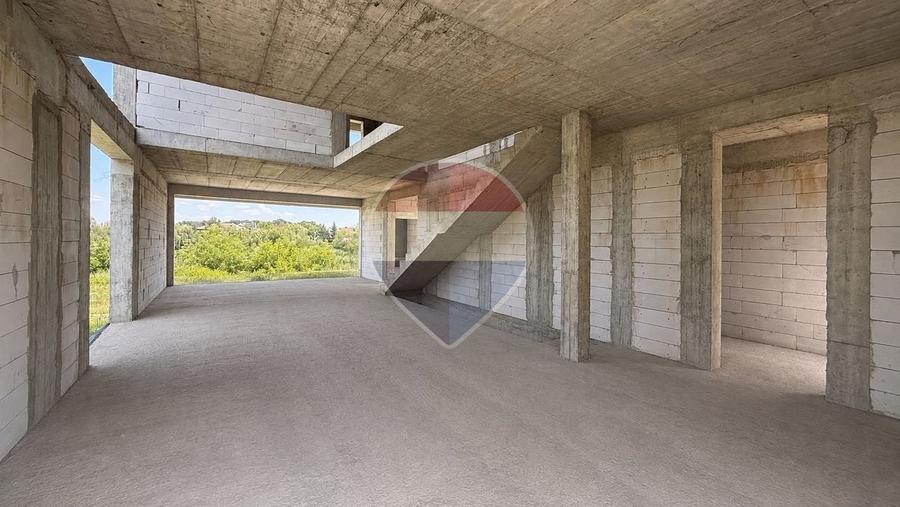 Casă individuală cu 5 camere cu Teren 420 Mp în Corbeanca