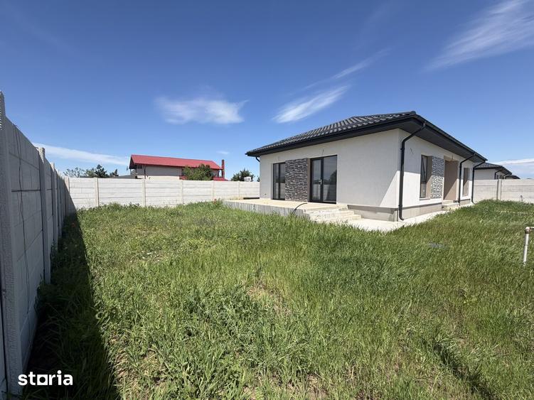 Casă cu 4 camere cu Teren 400 Mp în Domnești