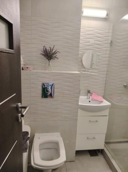 Apartament cu 3 camere decomandat, mobilat în Gara de Nord