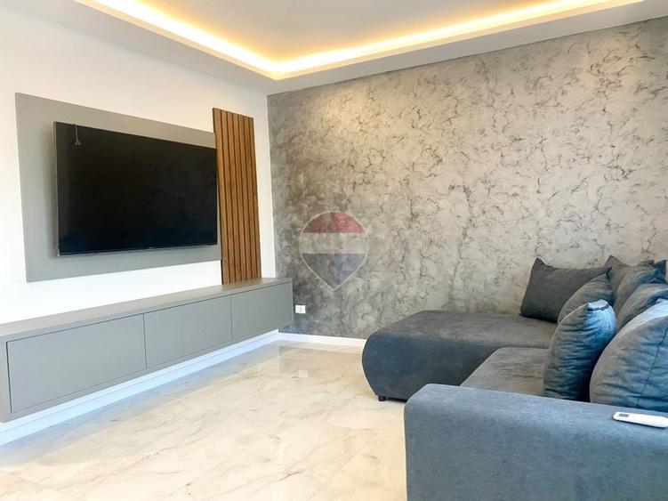Apartament cu 4 camere decomandat, mobilat în Central