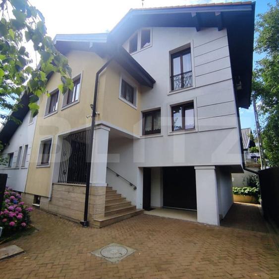 Casă cu 5 camere cu Teren 500 Mp în Central