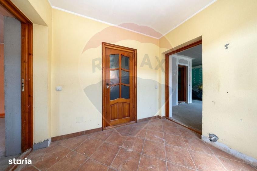 Casă cu 4 camere în Dumbrăvița