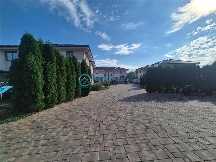 Duplex cu 5 camere cu Piscina în Păulești