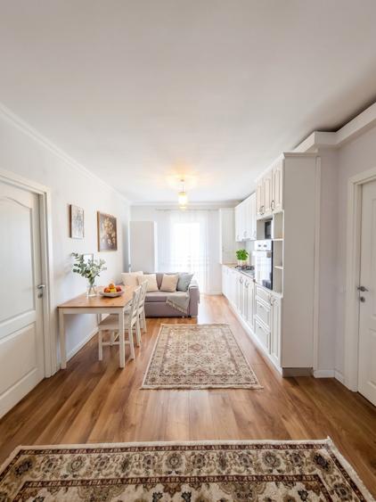 Apartament cu 3 camere decomandat, mobilat în Florești