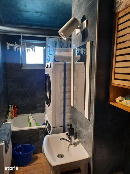 Apartament cu 3 camere semidecomandat în Micro 15