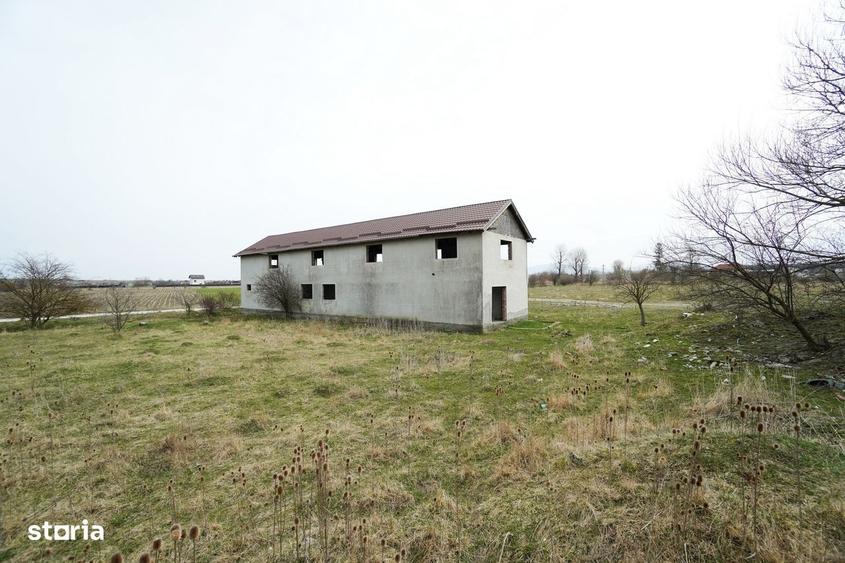 Casă cu 4 camere în Podu Oltului