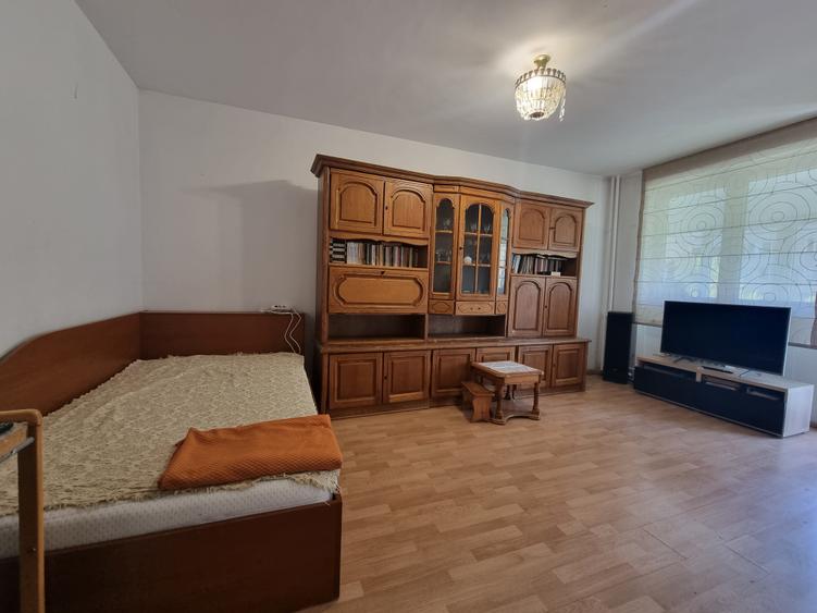 Apartament cu 3 camere decomandat în 1 Decembrie 1918