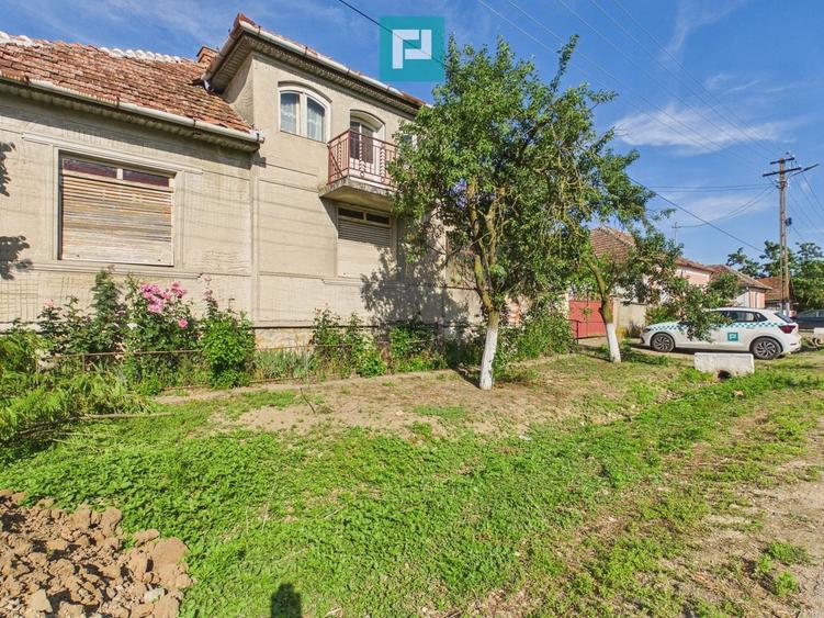 Casă individuală cu 4 camere cu Canalizare în Fiscut