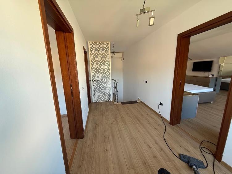 Casă individuală cu 3 camere cu Canalizare în Roșu