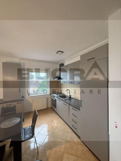 Apartament cu 4 camere semidecomandat, mobilat în Andrei Mureșanu