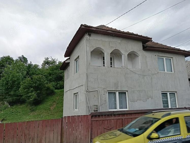 Casă cu Teren 1200 Mp în Central