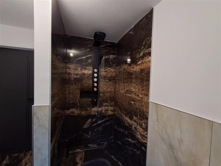 Casă individuală cu 4 camere cu Canalizare în Aeroport