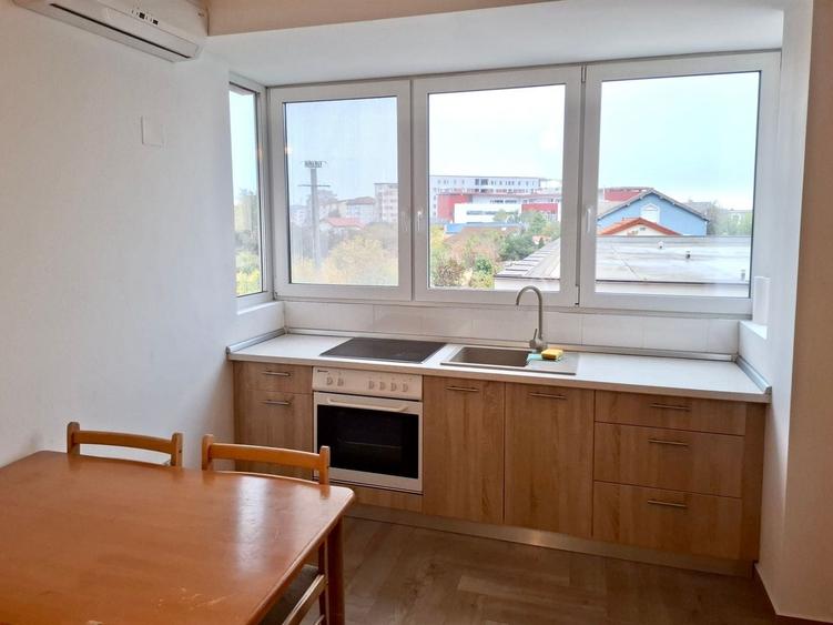 Apartament cu 3 camere decomandat, mobilat în Soarelui