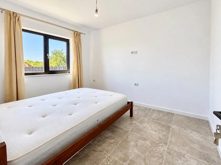 Casă individuală cu 4 camere cu Teren 475 Mp în Central