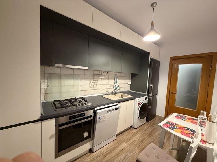 Apartament cu 2 camere decomandat în Est