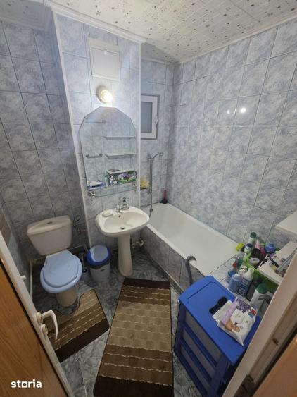 Apartament cu 3 camere decomandat în Prundu