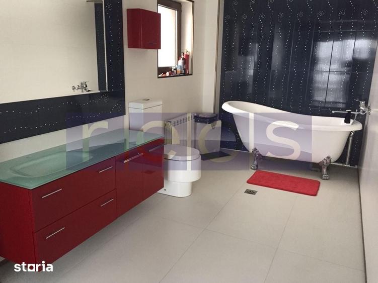 Casă cu 5 camere cu Teren 220 Mp în Titan