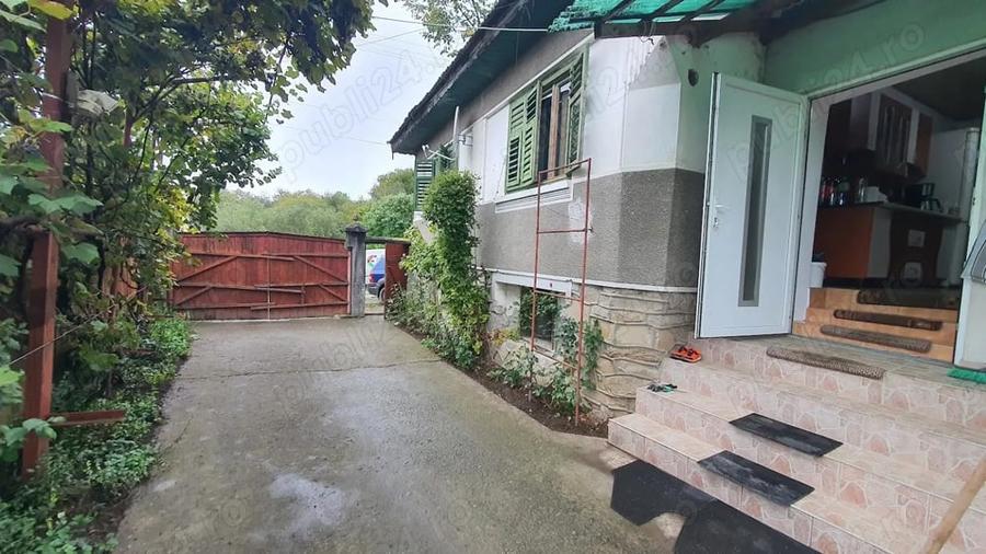 Casă cu 6 camere cu Teren 1100 Mp în Colun
