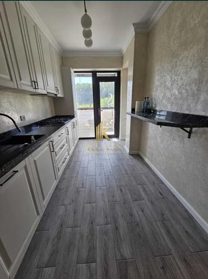 Apartament cu 3 camere semidecomandat, mobilat în Băneasa