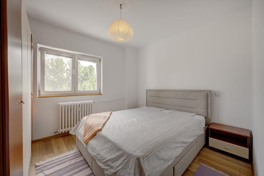 Apartament cu 3 camere semidecomandat, mobilat în Banu Manta