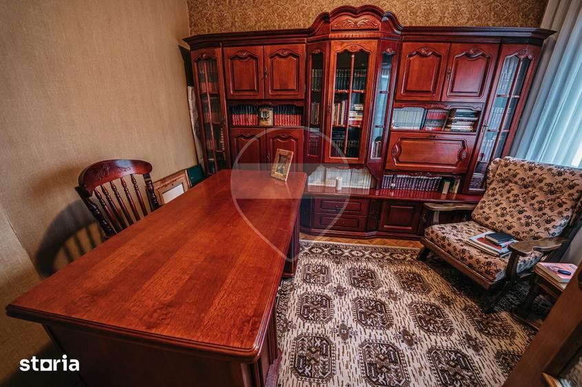 Casă cu 7 camere cu Teren 676 Mp în Central