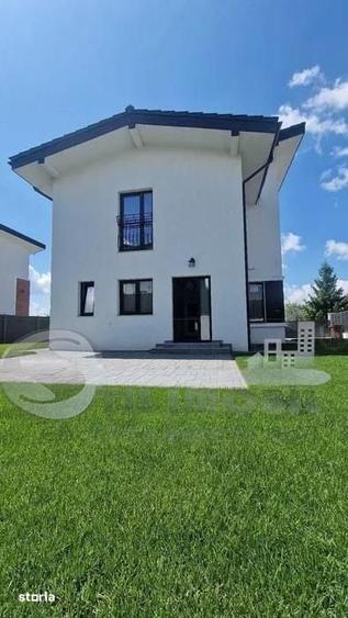 Casă cu 4 camere cu Teren 460 Mp în Miroslava
