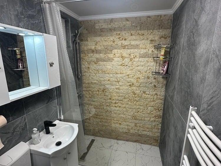 Apartament cu 2 camere semidecomandat în Brâncoveanu