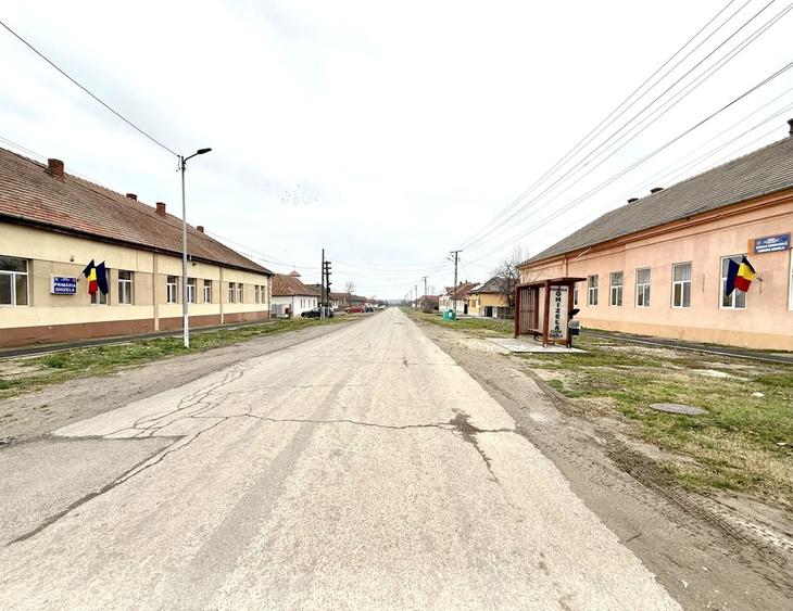 Teren Construcții intravilan de 1463 mp, în Ghizela